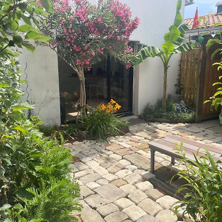 Maison Independante Avec Jardin, Tres Calme, Centre Ville La Rochelle エクステリア 写真